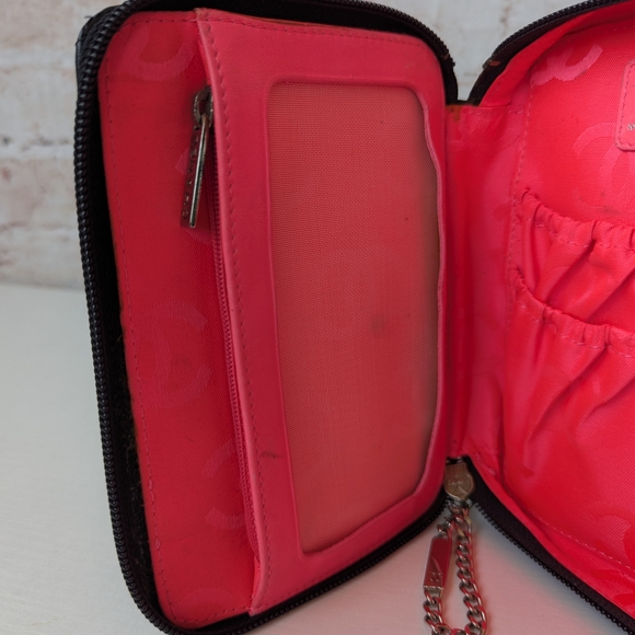 CHANEL Black and White Quilted Clutch - Picture 9 of 15